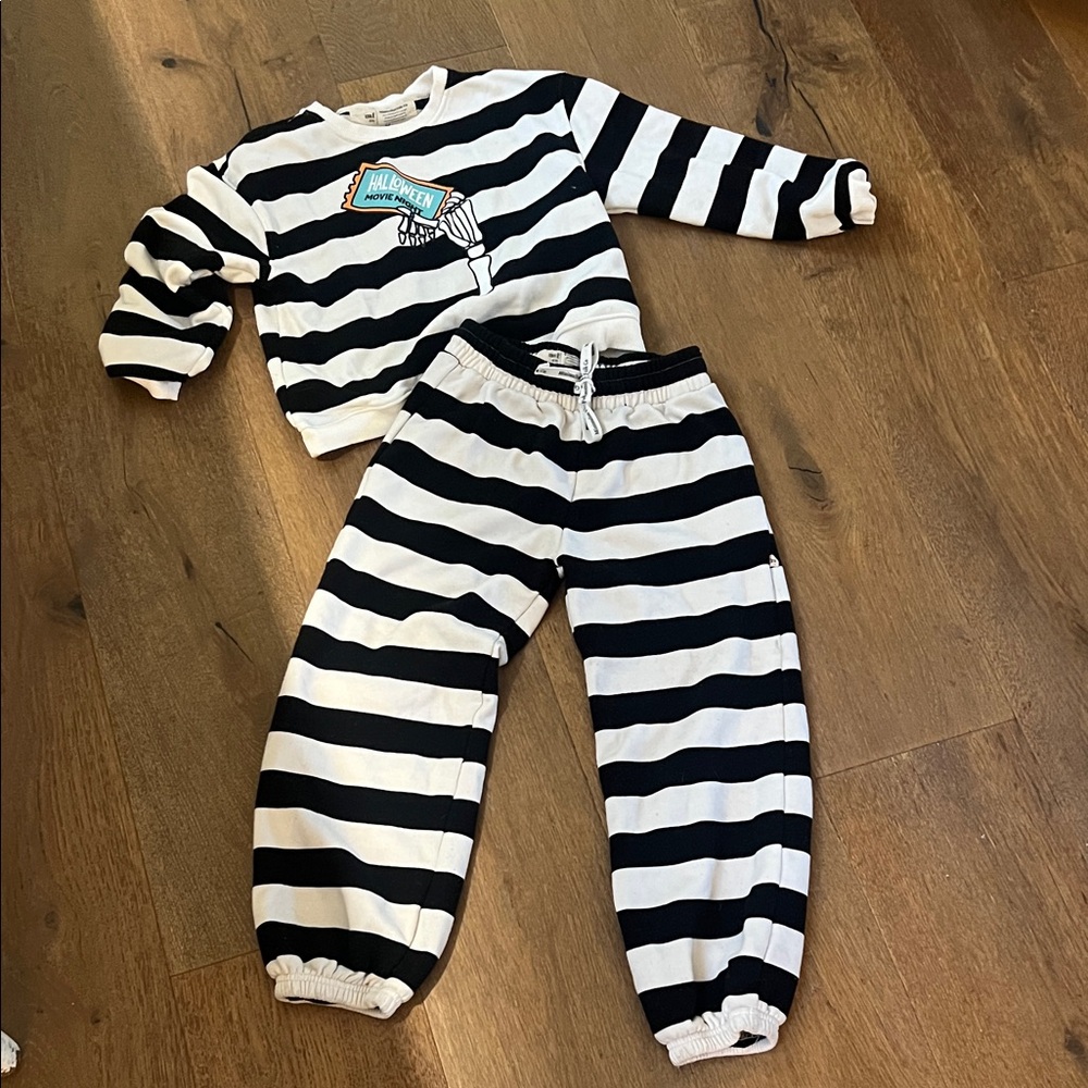 Minimalist Folk Co Striped Black and White Kids' Outfit Size 6-8 !!!